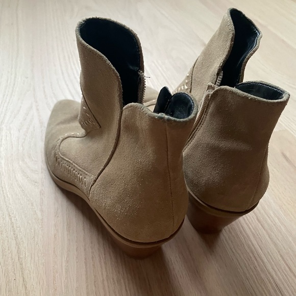 Barely Warn Rebecca Minkoff Booties - Picture 7 of 7